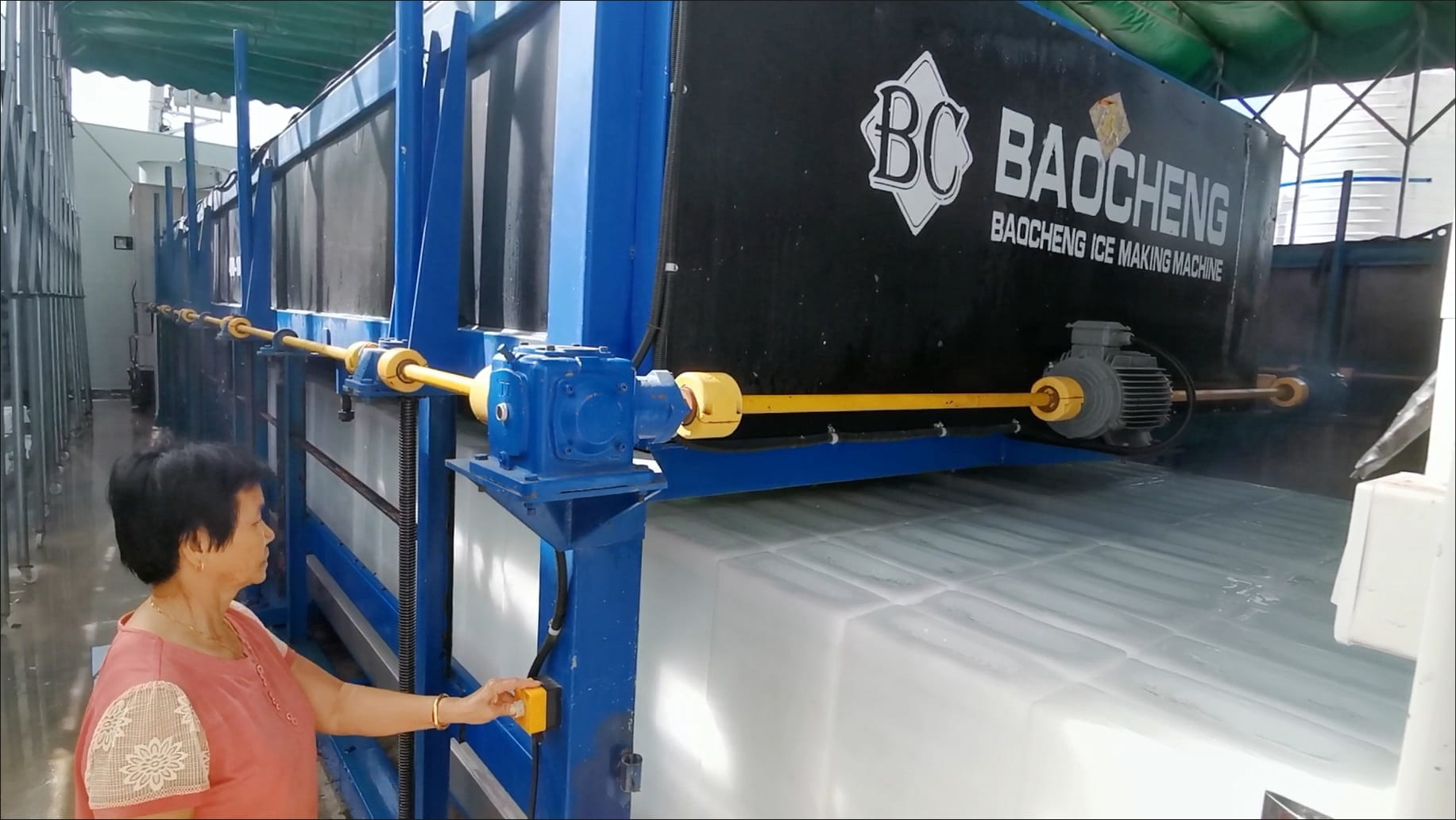 Otimizando as operações com automação: como nossas máquinas de gelo reduzem os custos de mão de obra e aumentam a eficiência.