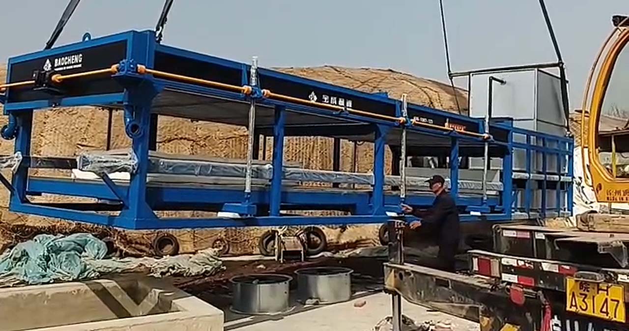 Unloading The Ice Block Machine cold chain logistics